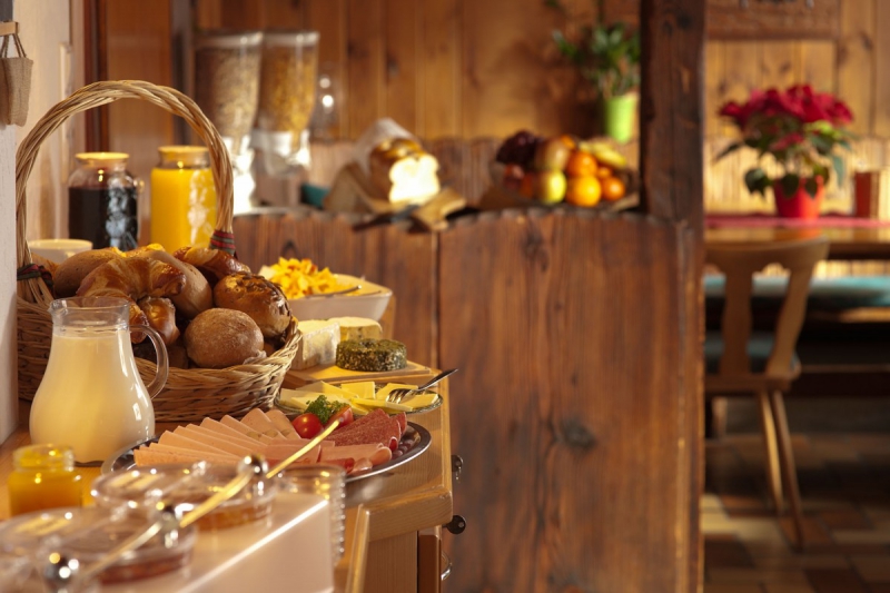 boulangerie-CONSEGUDES-min_breakfast_buffet_food_restaurant_meal_hotel_plate_fresh-718745